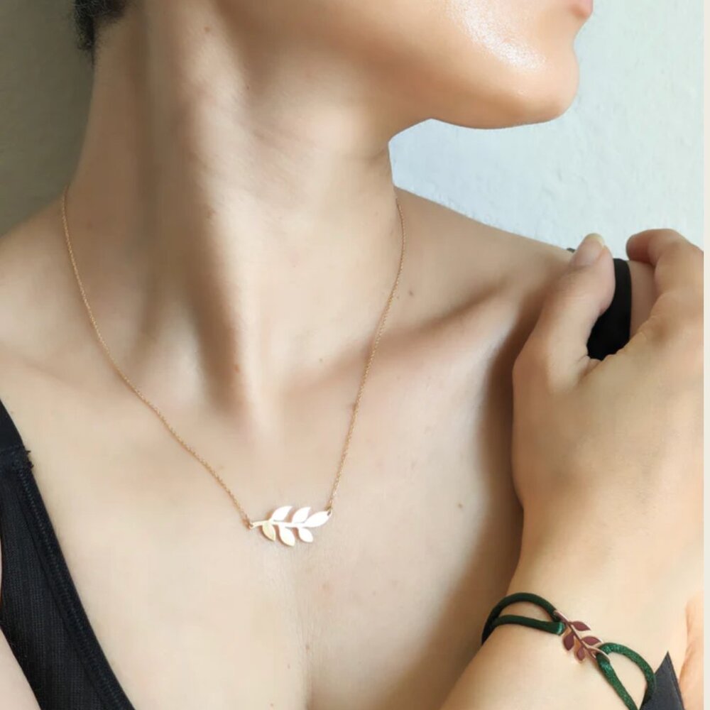 18k Yellow Gold Leaf Necklace - Picture 7 of 9